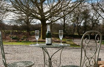 Tyddyn Morthwyl Holiday Cottage