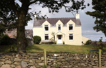 Pentreheulyn Holiday Cottage