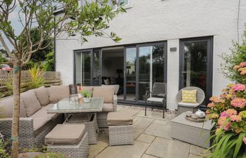 Ty Mawr Holiday Cottage