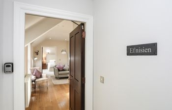 Harlech Apartments - Efnisien Apartment