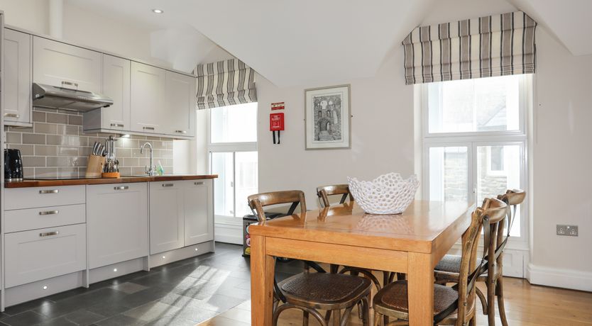 Photo of Harlech Apartments - Efnisien