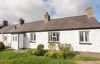 Ty Hir Holiday Cottage