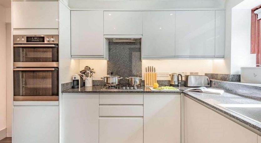 Photo of 3 Bed in Winfrith Newburgh