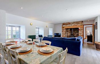 in Lulworth Cove (DC176) Holiday Cottage