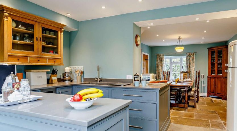 Photo of 4 Bed in Dorchester