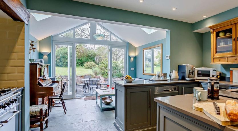 Photo of 4 Bed in Dorchester