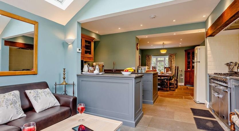 Photo of 4 Bed in Dorchester
