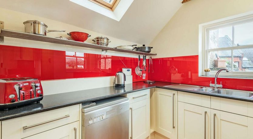 Photo of 5 Bed in Swanage