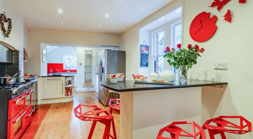 Photo of 5 Bed in Swanage