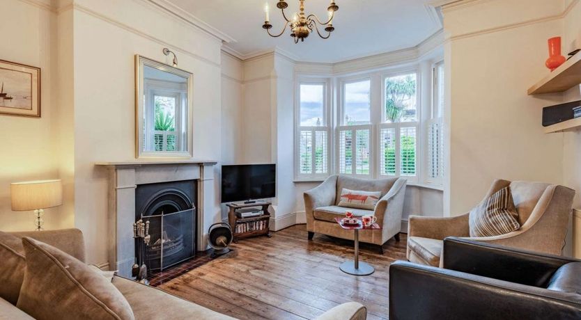 Photo of 5 Bed in Swanage