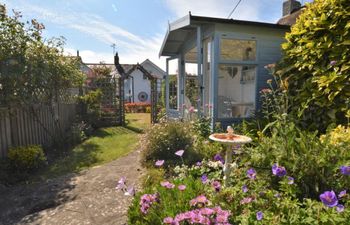 in Burton Bradstock (DC055) Holiday Cottage
