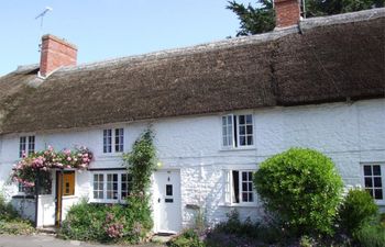 in Burton Bradstock (DC016) Holiday Cottage