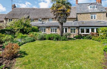 in Burton Bradstock (DC212) Holiday Cottage