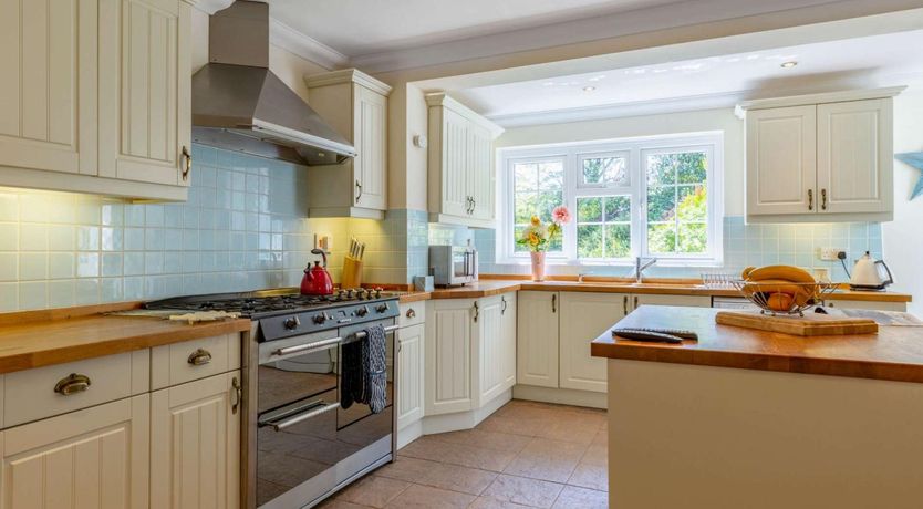 Photo of 4 Bed in Dorchester