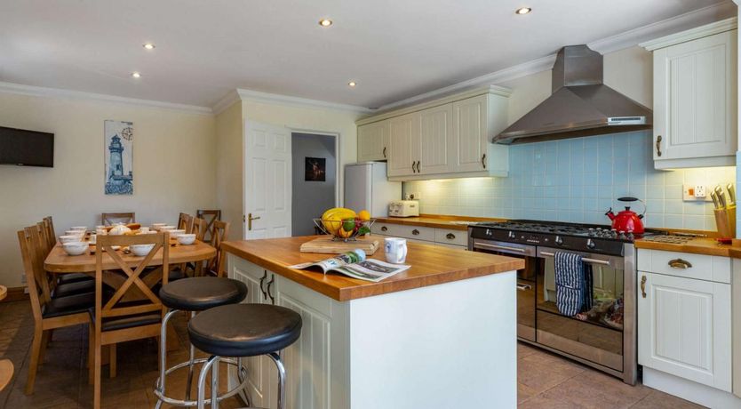 Photo of 4 Bed in Dorchester