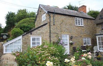 in Burton Bradstock (DC178) Holiday Cottage