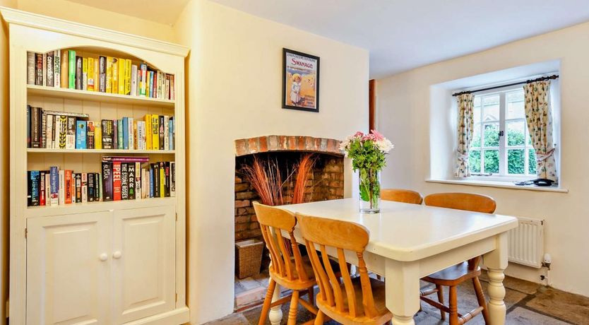 Photo of 4 Bed in Church Knowle