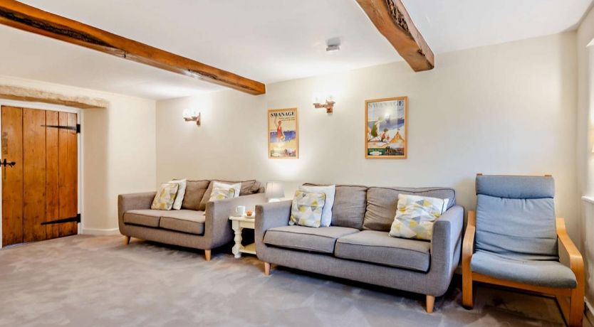 Photo of 4 Bed in Church Knowle