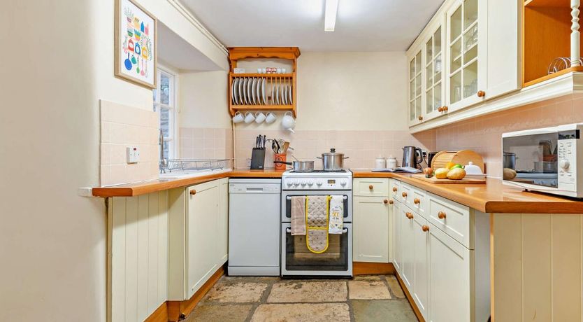 Photo of 4 Bed in Church Knowle