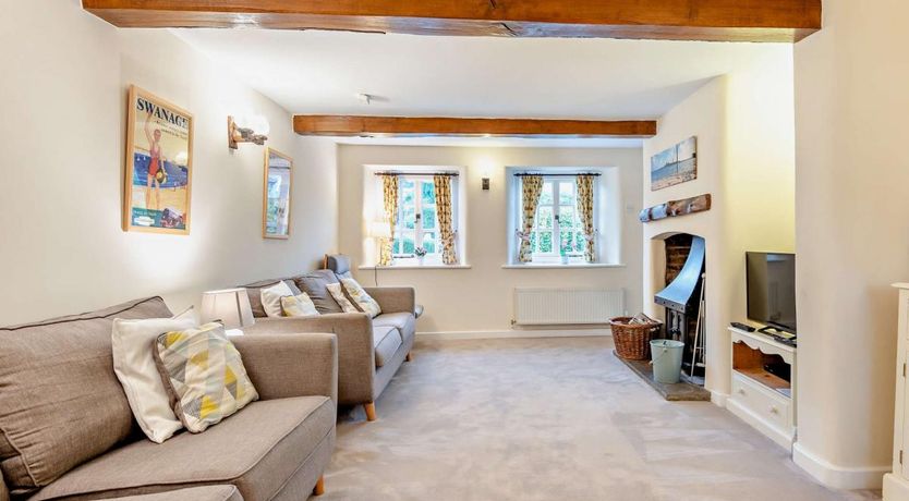 Photo of 4 Bed in Church Knowle