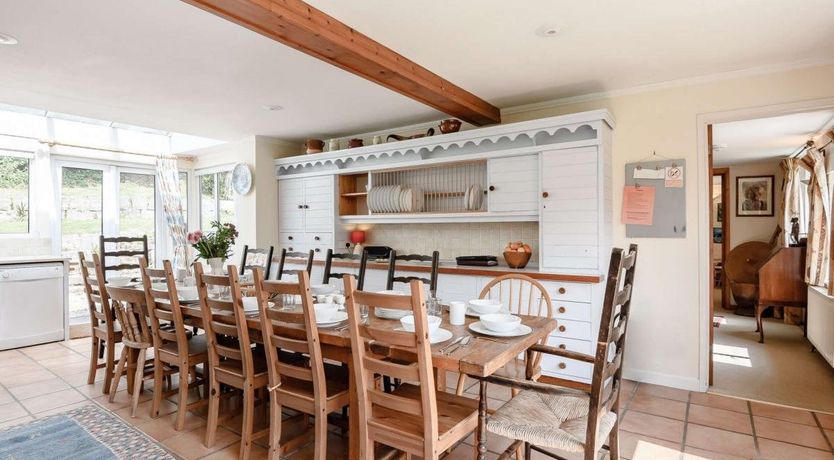 Photo of 5 Bed in Arne