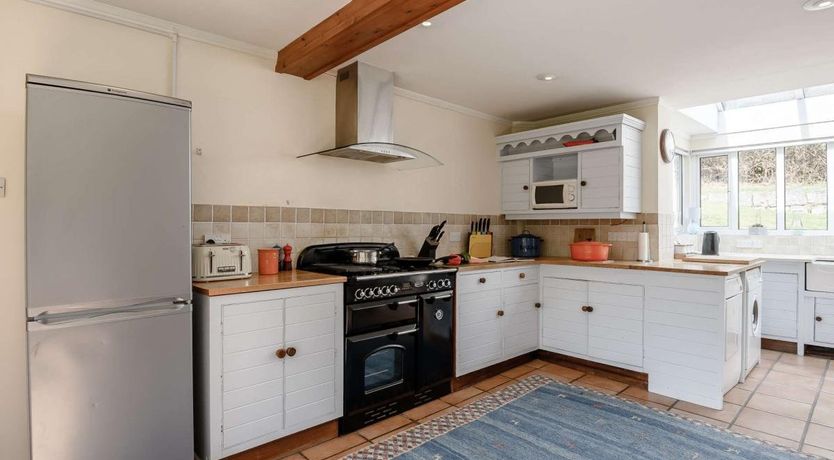 Photo of 5 Bed in Arne