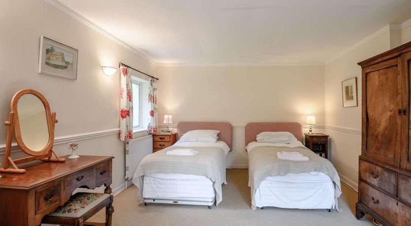 Photo of 5 Bed in Arne