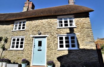 in Burton Bradstock (DC166) Holiday Cottage