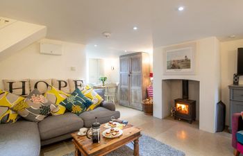 in Charmouth (DC080) Holiday Cottage