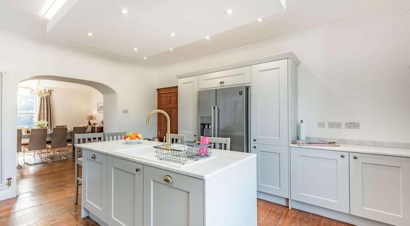 Photo of 6 Bed in Lower Nash