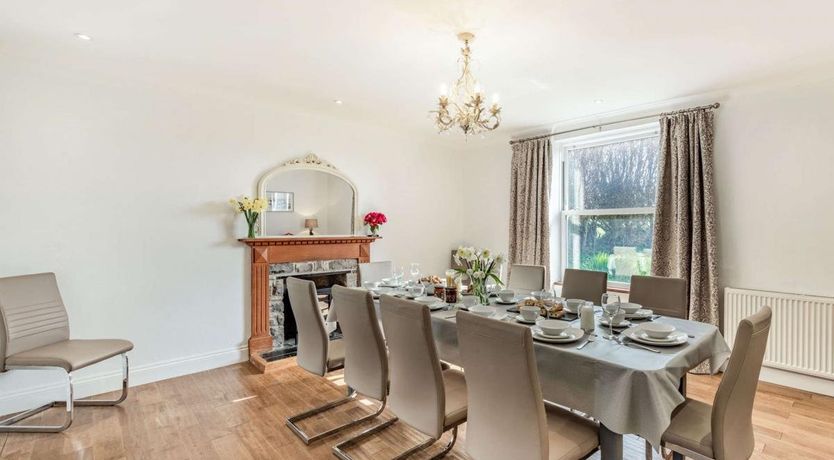 Photo of 6 Bed in Lower Nash