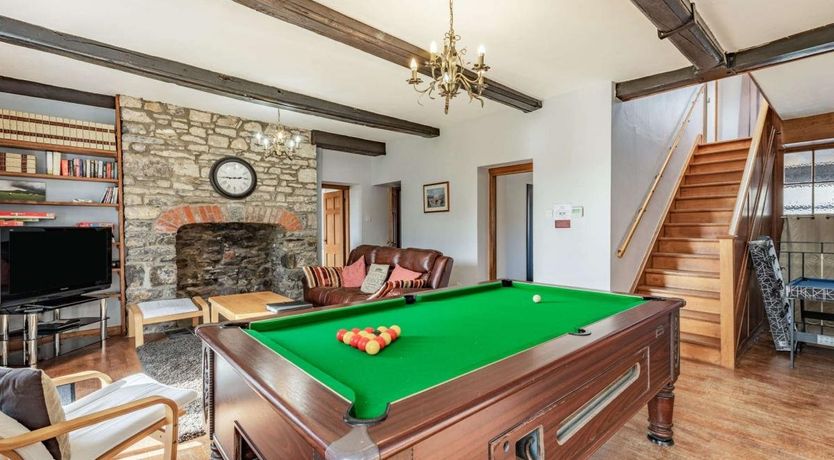 Photo of 6 Bed in Lower Nash