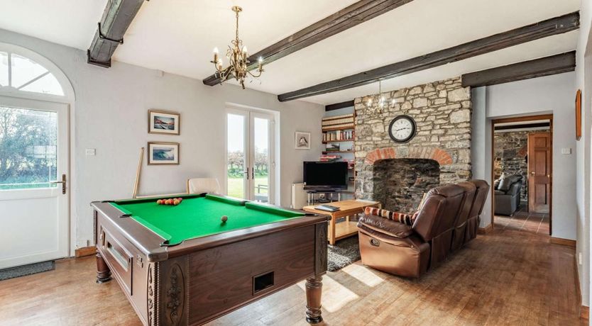 Photo of 6 Bed in Lower Nash