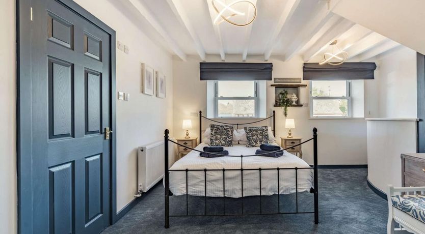 Photo of 6 Bed in Lower Nash