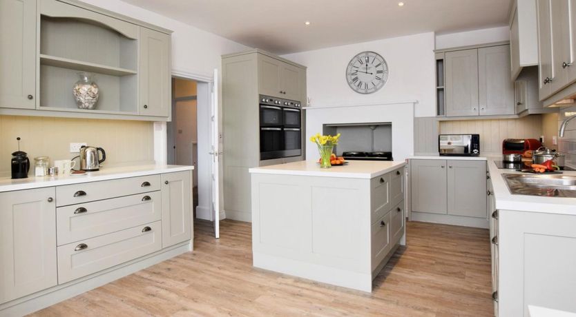 Photo of 9 Bed in Lynton