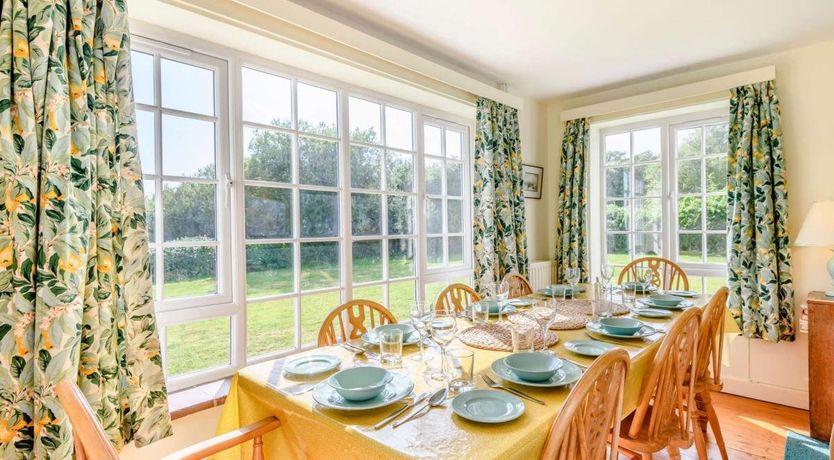 Photo of 5 Bed in Ringstead