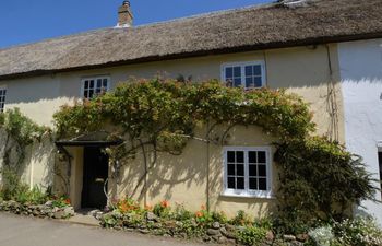 in Chideock (DC194) Holiday Cottage