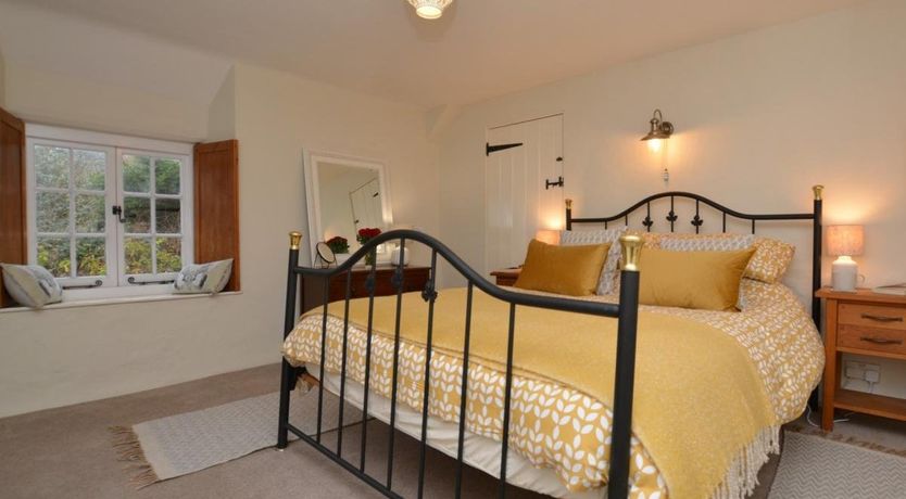 Photo of 2 Bed in Chideock