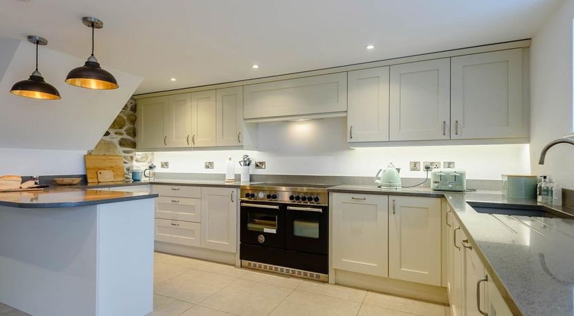 Photo of 3 Bed in Llwyngwril