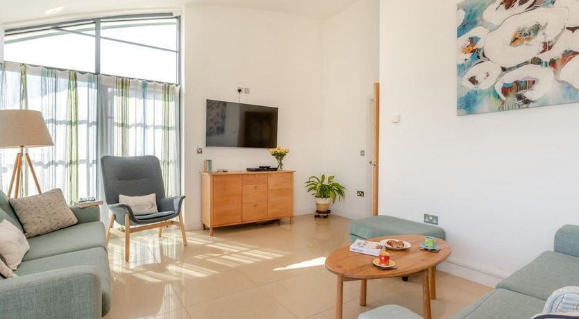 Photo of 2 Bed in West Bay