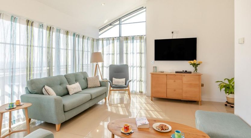 Photo of 2 Bed in West Bay