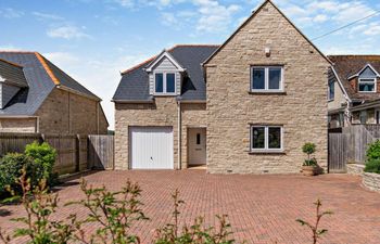 in Harmans Cross (DC217) Holiday Cottage