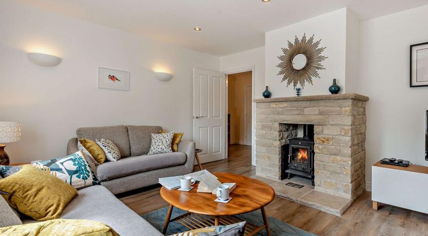 Photo of 4 Bed in Harmans Cross