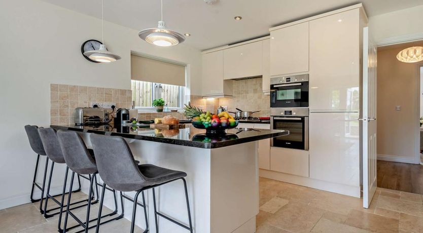 Photo of 4 Bed in Harmans Cross