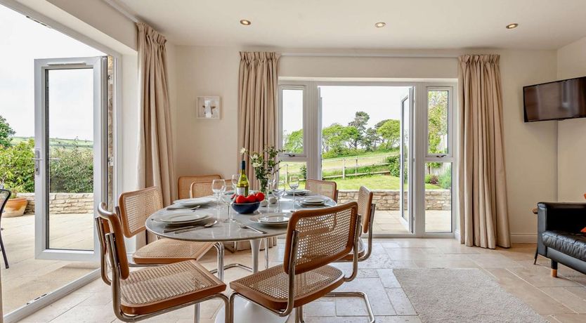 Photo of 4 Bed in Harmans Cross