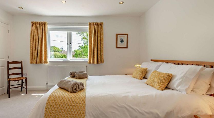 Photo of 4 Bed in Harmans Cross