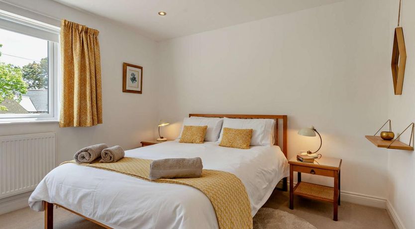 Photo of 4 Bed in Harmans Cross