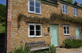 1 Bed in Bridport Holiday Cottage