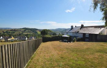 in Charmouth (DC077) Holiday Cottage