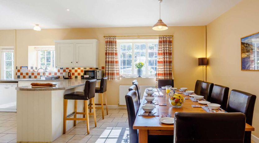 Photo of 5 Bed in Bridport
